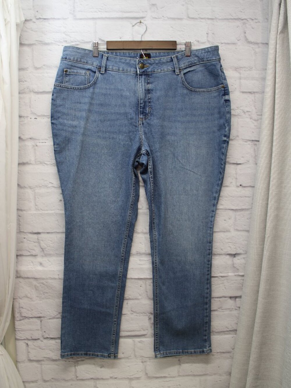 Lee Plus 20W Short Light Wash Denim Blue Straight Leg Classic Jeans